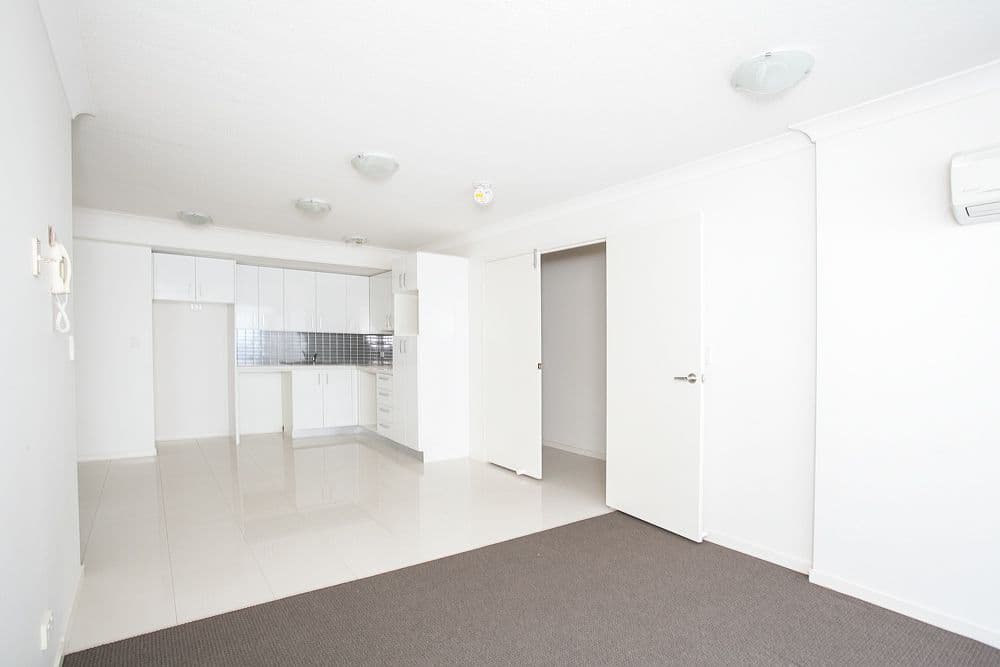 108 Nicholson Street, GREENSLOPES QLD 4120, Greenslopes - Thumbnail 2