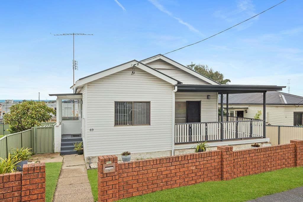 69 Gladstone Avenue, Wollongong - Image 1