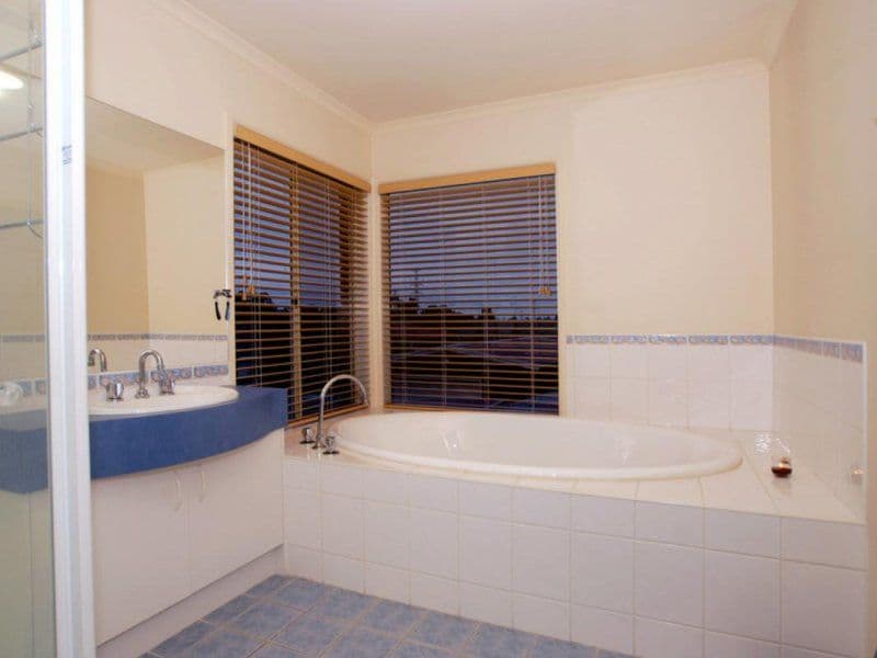 4 Atlanta Glen, CRANBOURNE VIC 3977, Cranbourne - Thumbnail 7