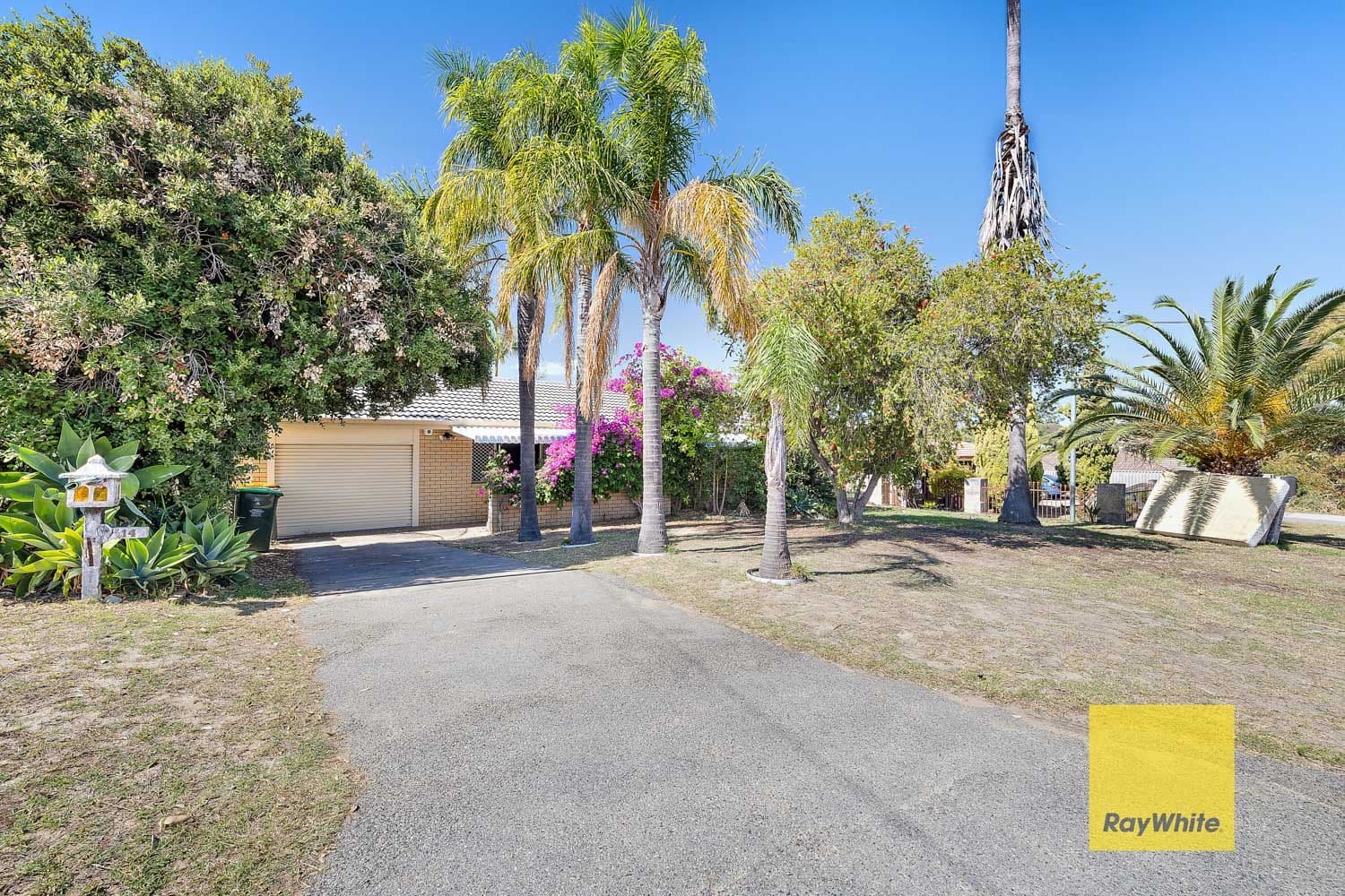 14 Nelligan Avenue, Girrawheen WA 6064, Girrawheen - Thumbnail 2