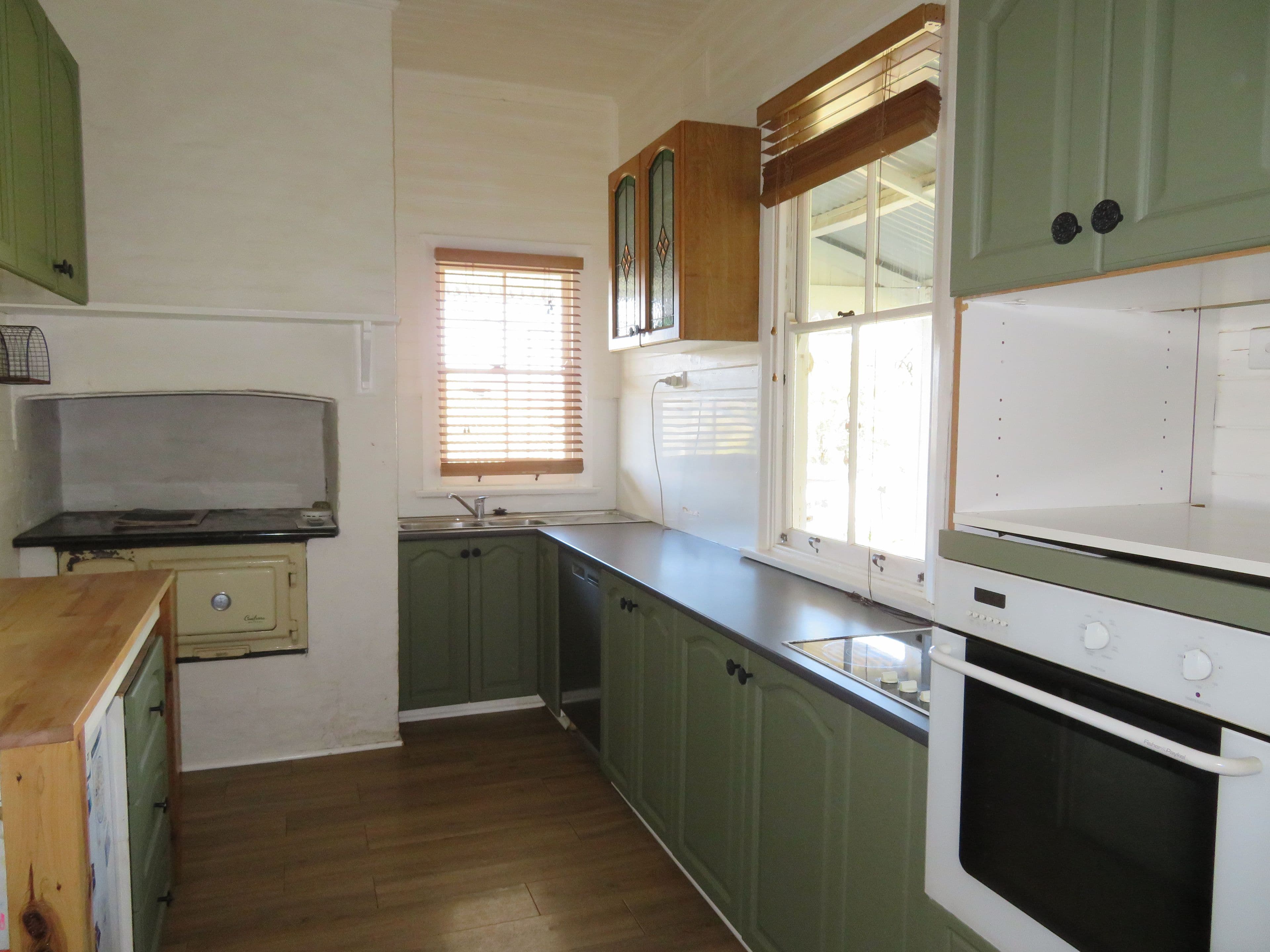 16 Francis Avenue, Gundagai NSW 2722, Gundagai - Thumbnail 4