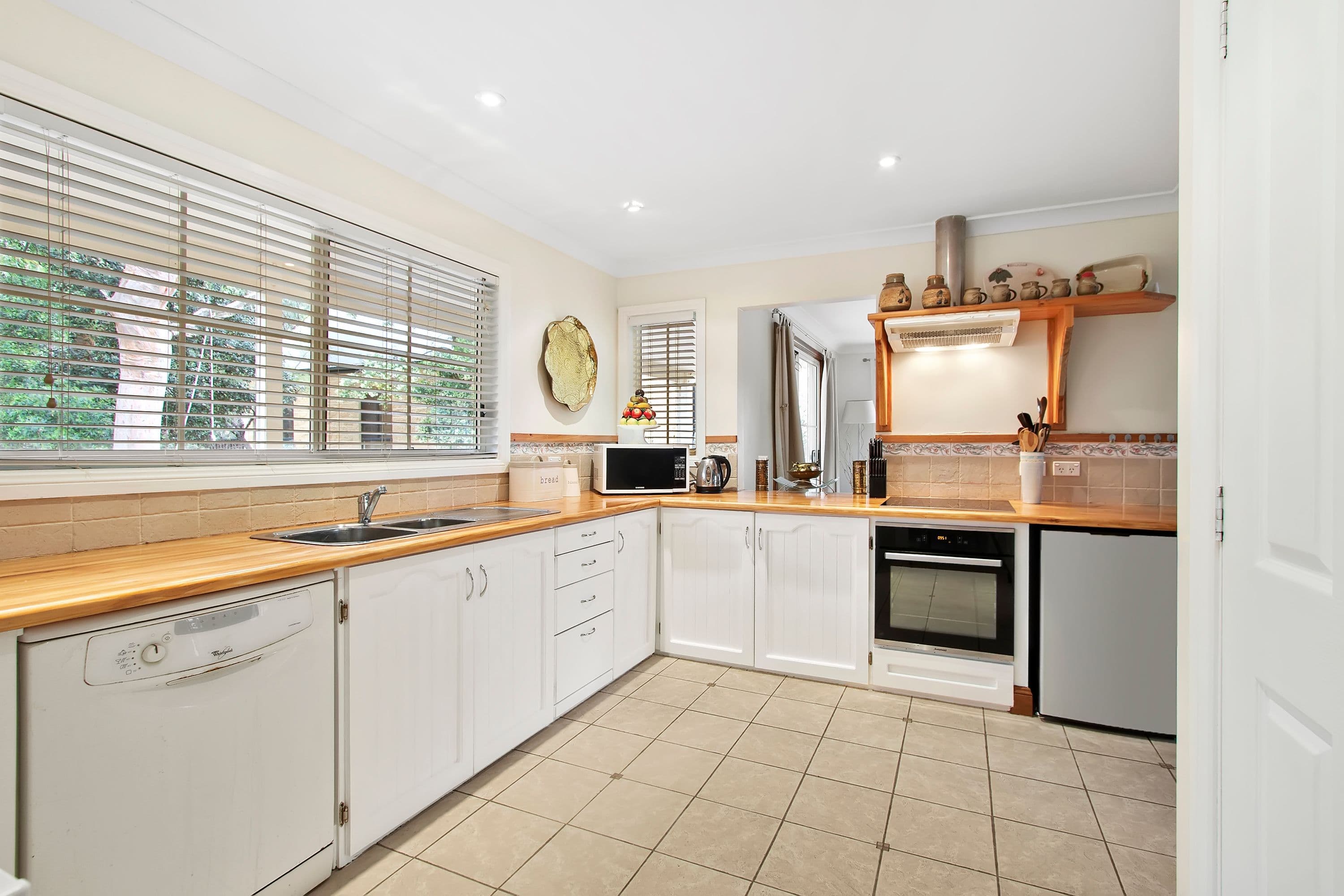 366 Lieutenant Bowen Drive, Bowen Mountain - Thumbnail 5