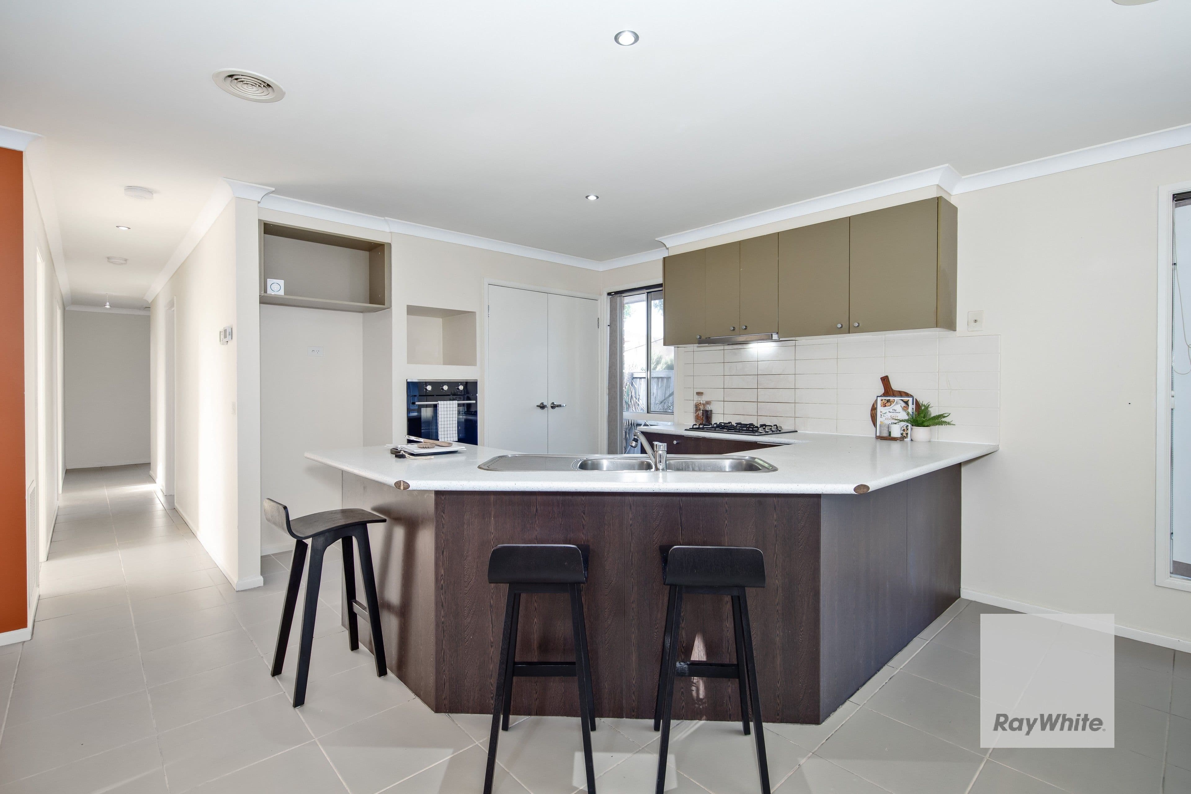 7 Cronulla Way, Taylors Hill VIC 3037, Taylors Hill - Thumbnail 4