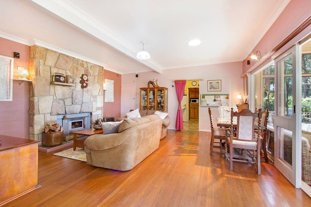 348 Lieutenant Bowen Drive, Bowen Mountain - Thumbnail 3