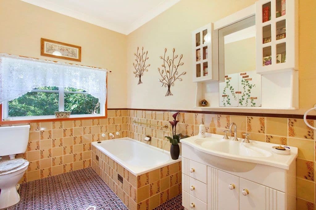 348 Lieutenant Bowen Drive, Bowen Mountain - Thumbnail 8