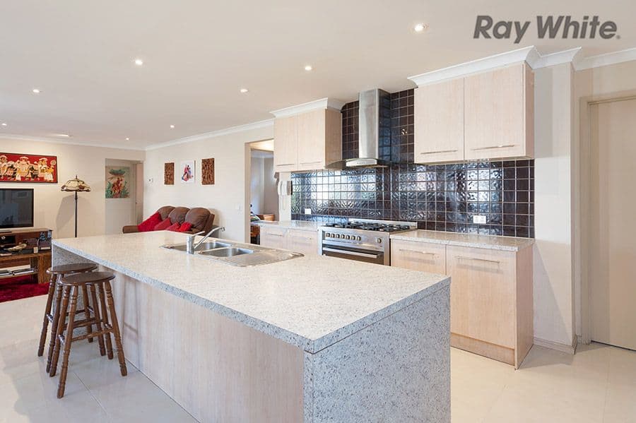 27 Addicott Way, Taylors Hill VIC 3037, Taylors Hill - Thumbnail 3