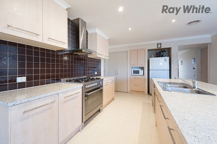 27 Addicott Way, Taylors Hill VIC 3037, Taylors Hill - Thumbnail 4