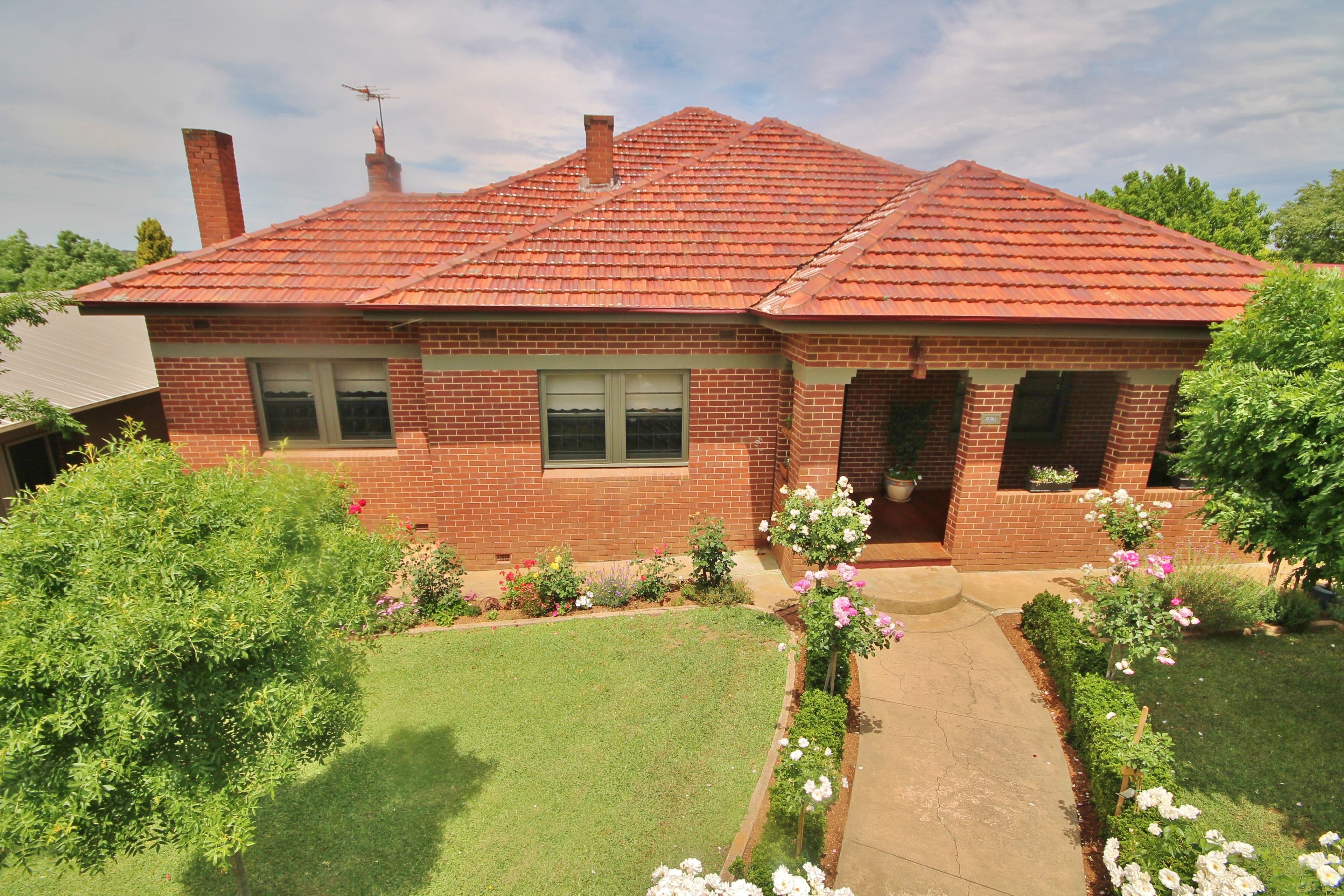 98 William Street, Young - Image 1