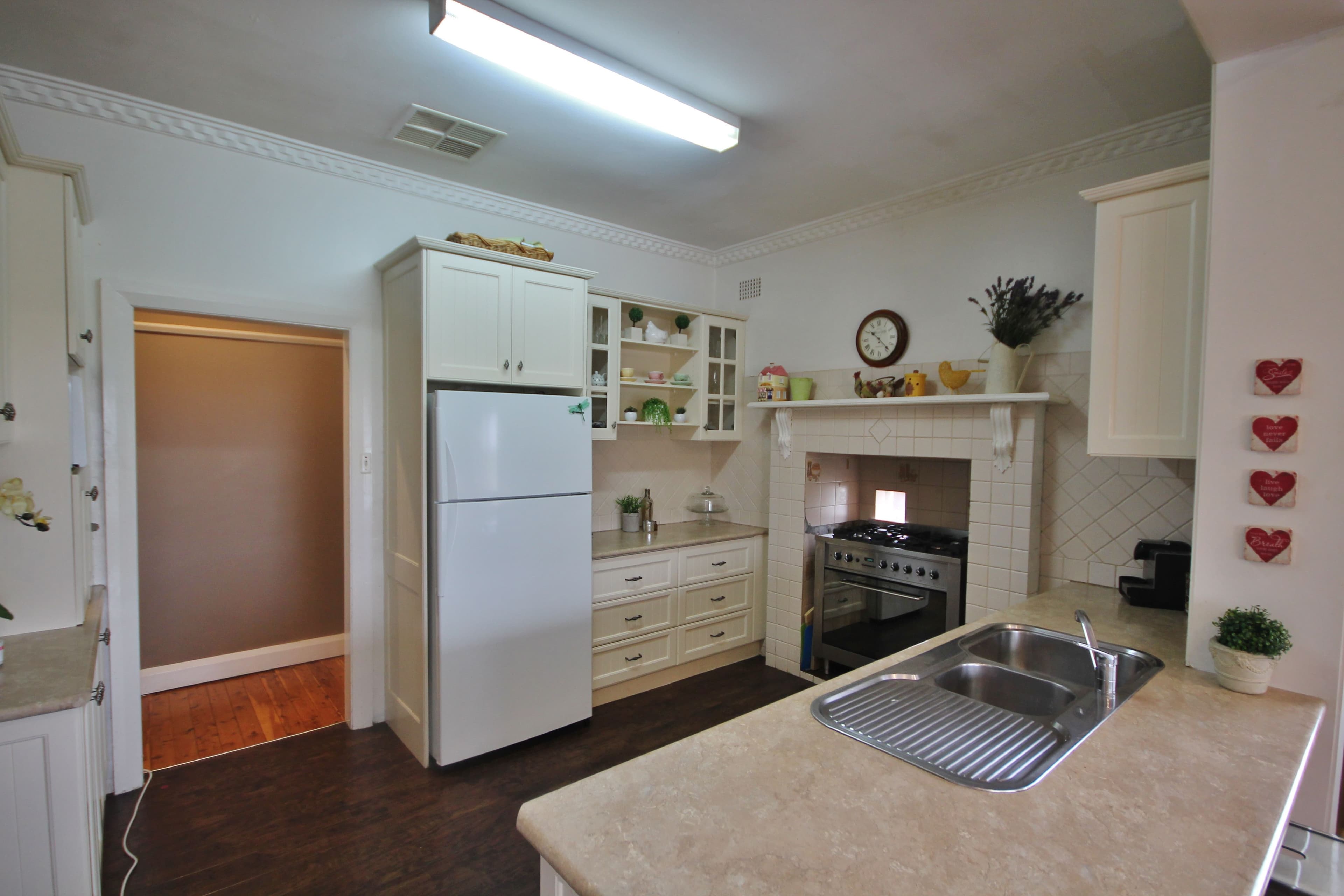98 William Street, Young - Thumbnail 7