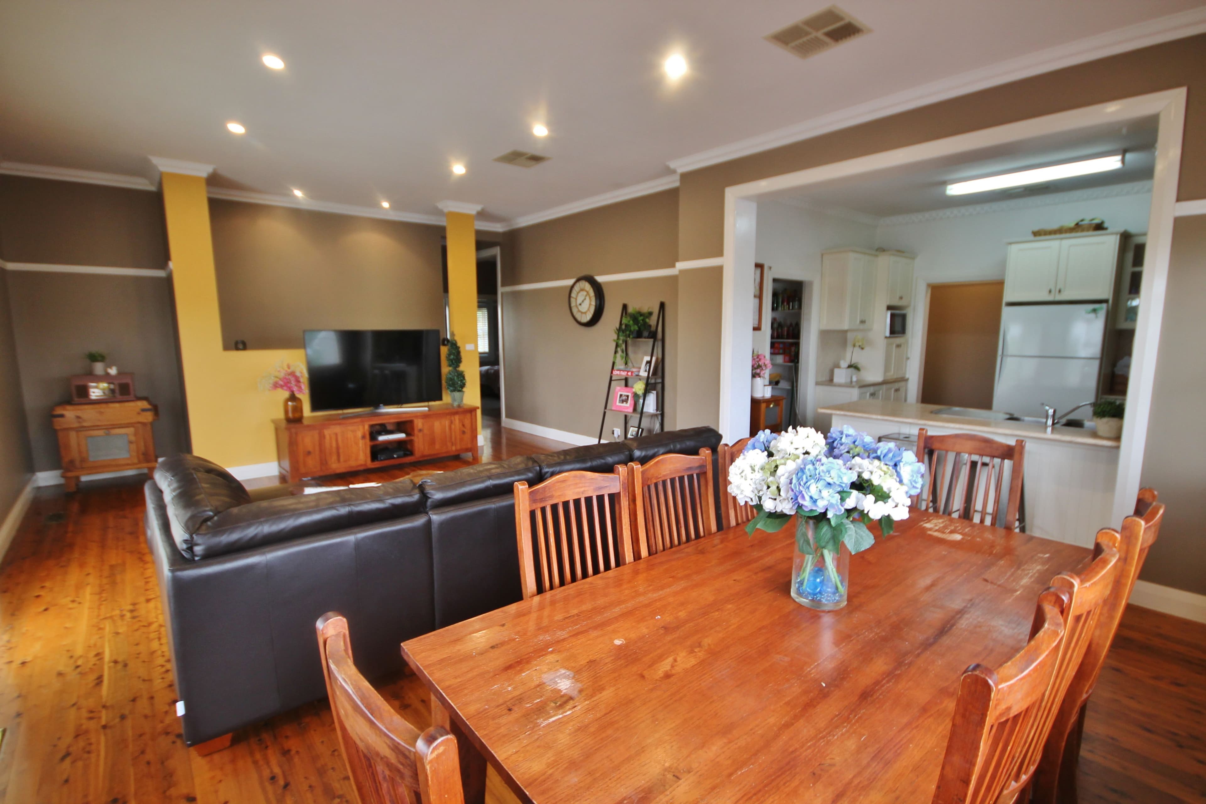 98 William Street, Young - Thumbnail 8