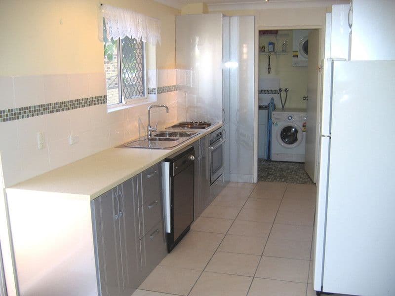 40 Poinsettia Avenue, RUNAWAY BAY QLD 4216, Runaway Bay - Thumbnail 3