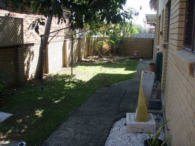 40 Poinsettia Avenue, RUNAWAY BAY QLD 4216, Runaway Bay - Thumbnail 5