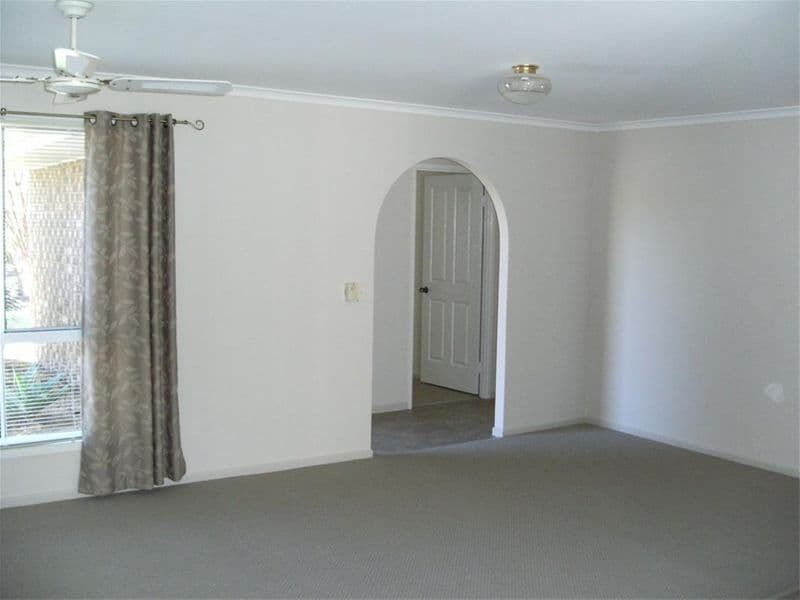 27 Tristania Cresent, URANGAN QLD 4655, Urangan - Thumbnail 5