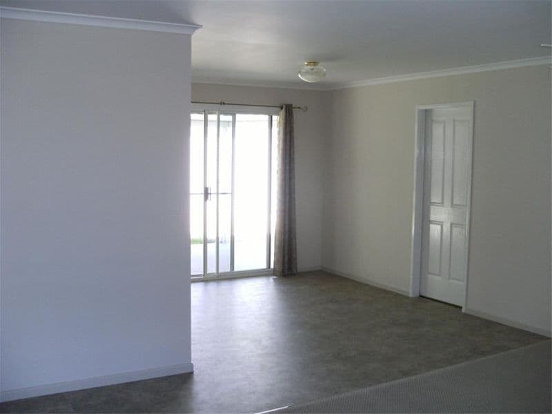 27 Tristania Cresent, URANGAN QLD 4655, Urangan - Thumbnail 7