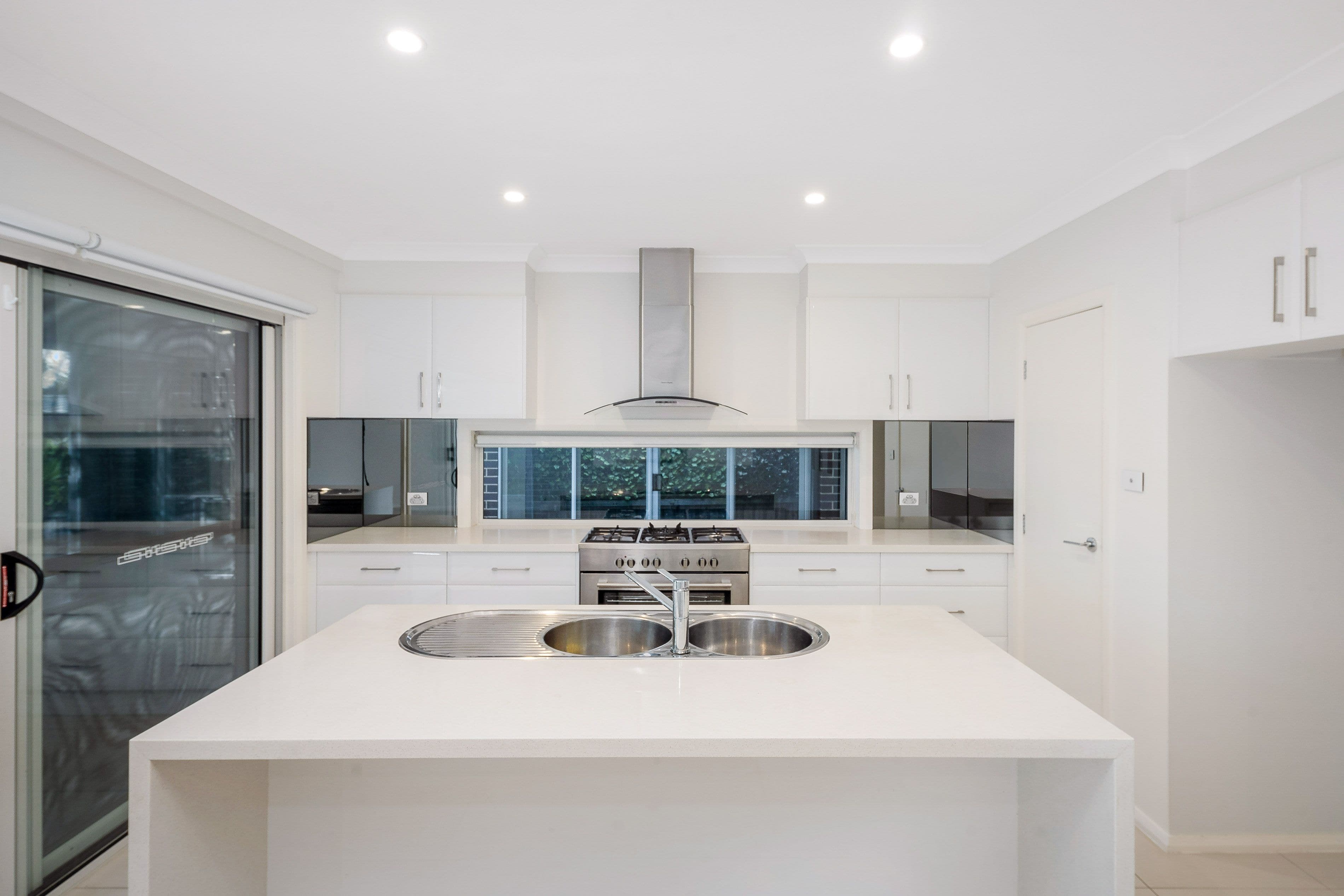 25 Rowe Drive, Potts Hill NSW 2143, Potts Hill - Thumbnail 3