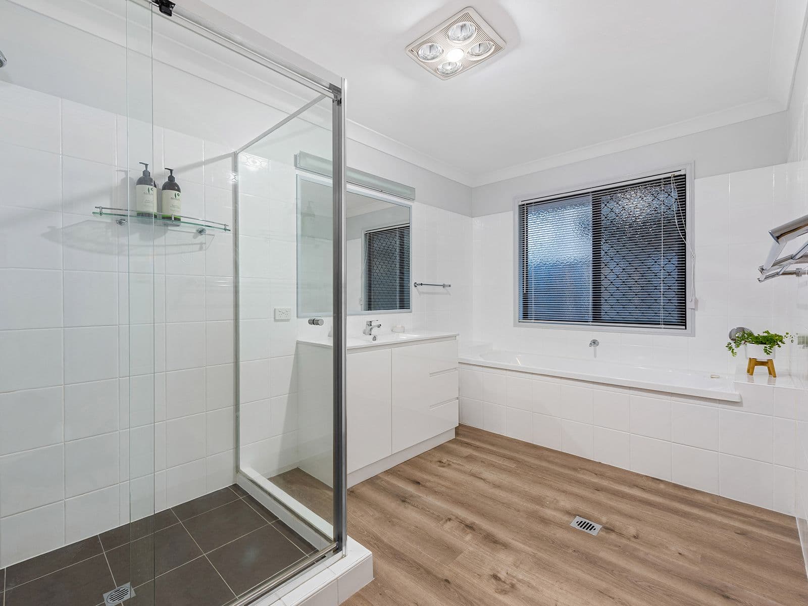 29 Lakeside Circuit, Sinnamon Park QLD 4073, Sinnamon Park - Thumbnail 8
