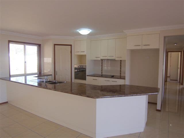 33  Whitman Street, WESTBROOK QLD 4350, Westbrook - Thumbnail 3