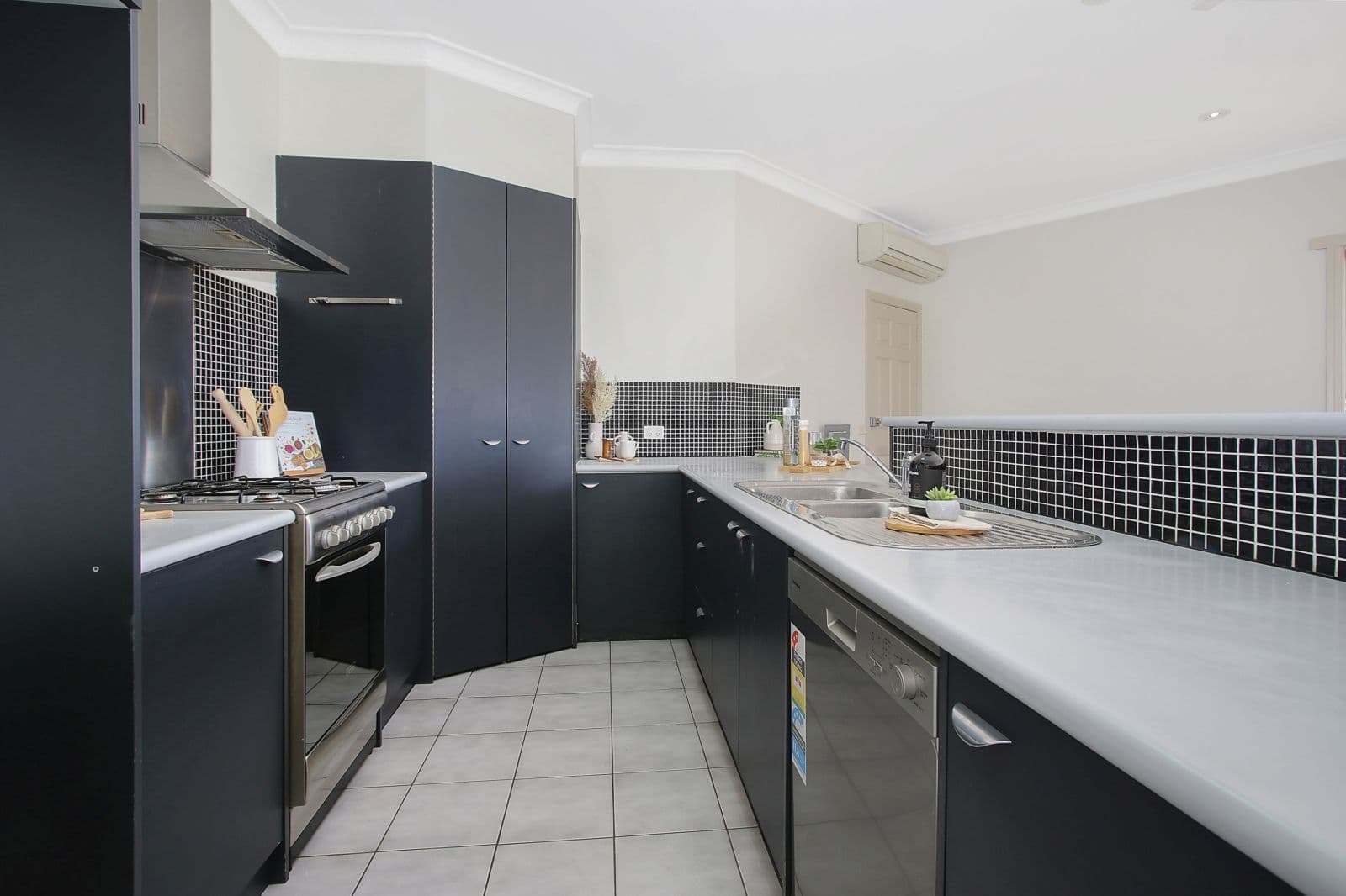 1/3 Maynet Place, West Albury NSW 2640, West Albury - Image 1