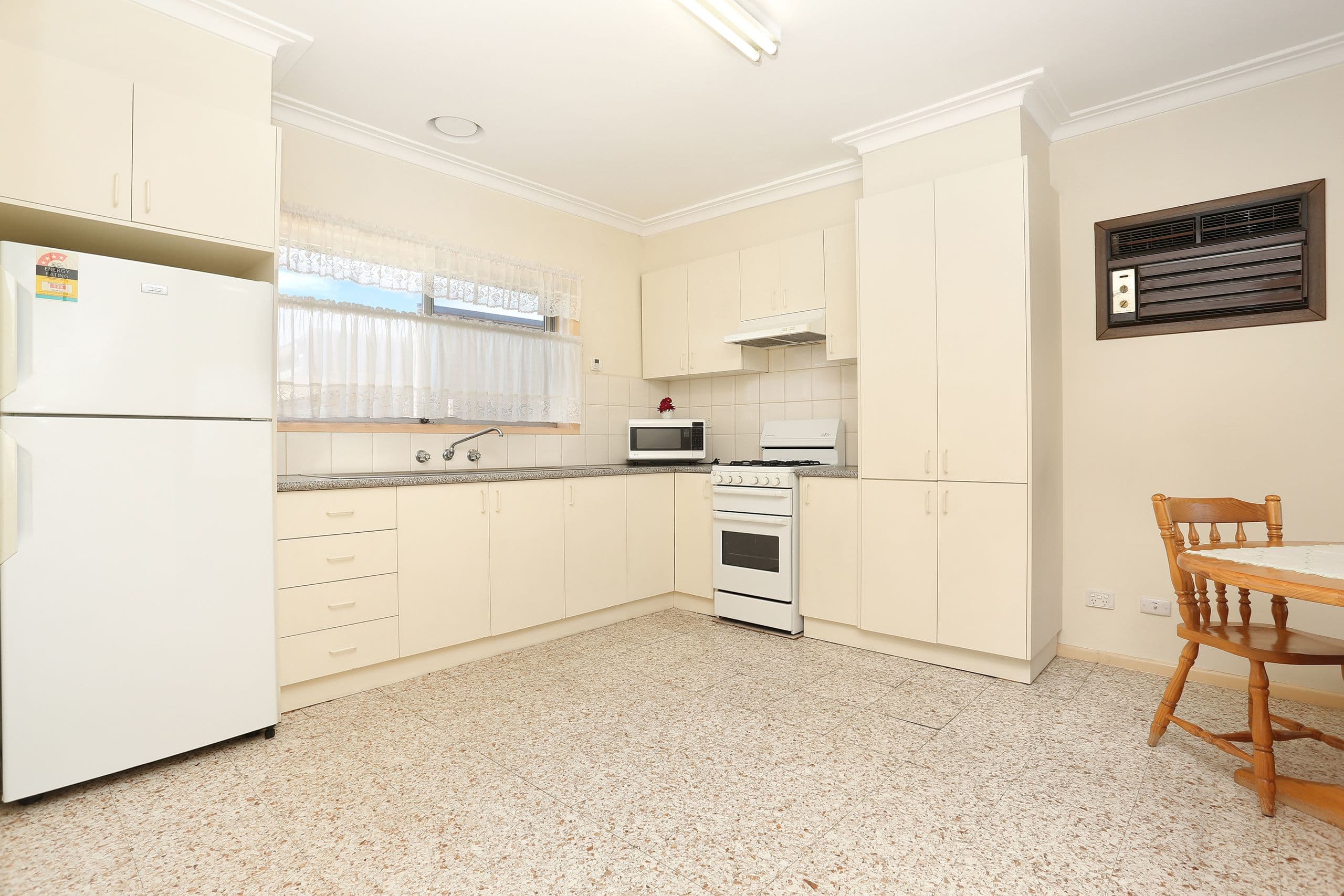 28 Menzies Parade, Lalor VIC 3075, Lalor - Thumbnail 2
