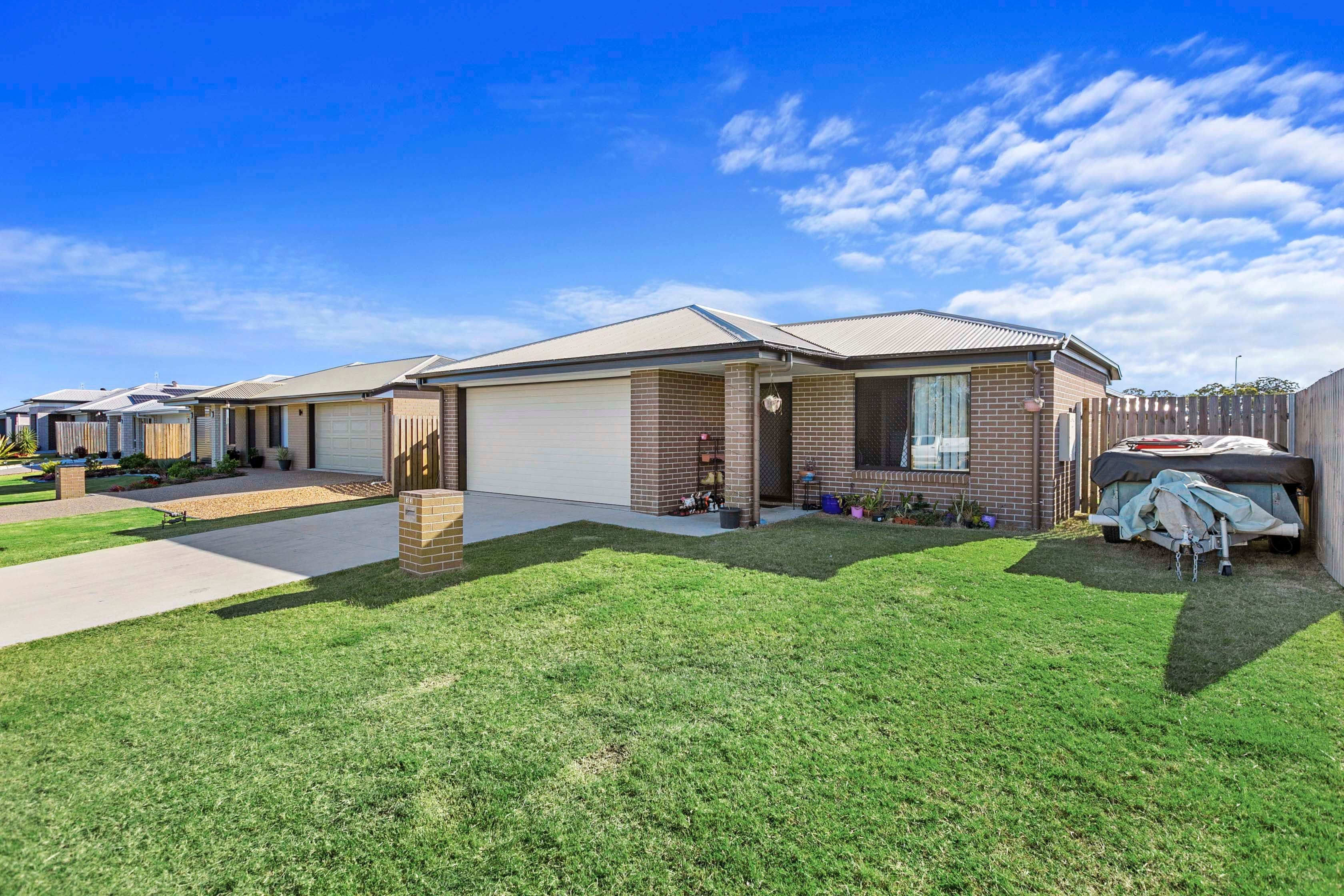 33 Waterside Way, Eli Waters QLD 4655, Eli Waters - Thumbnail 2
