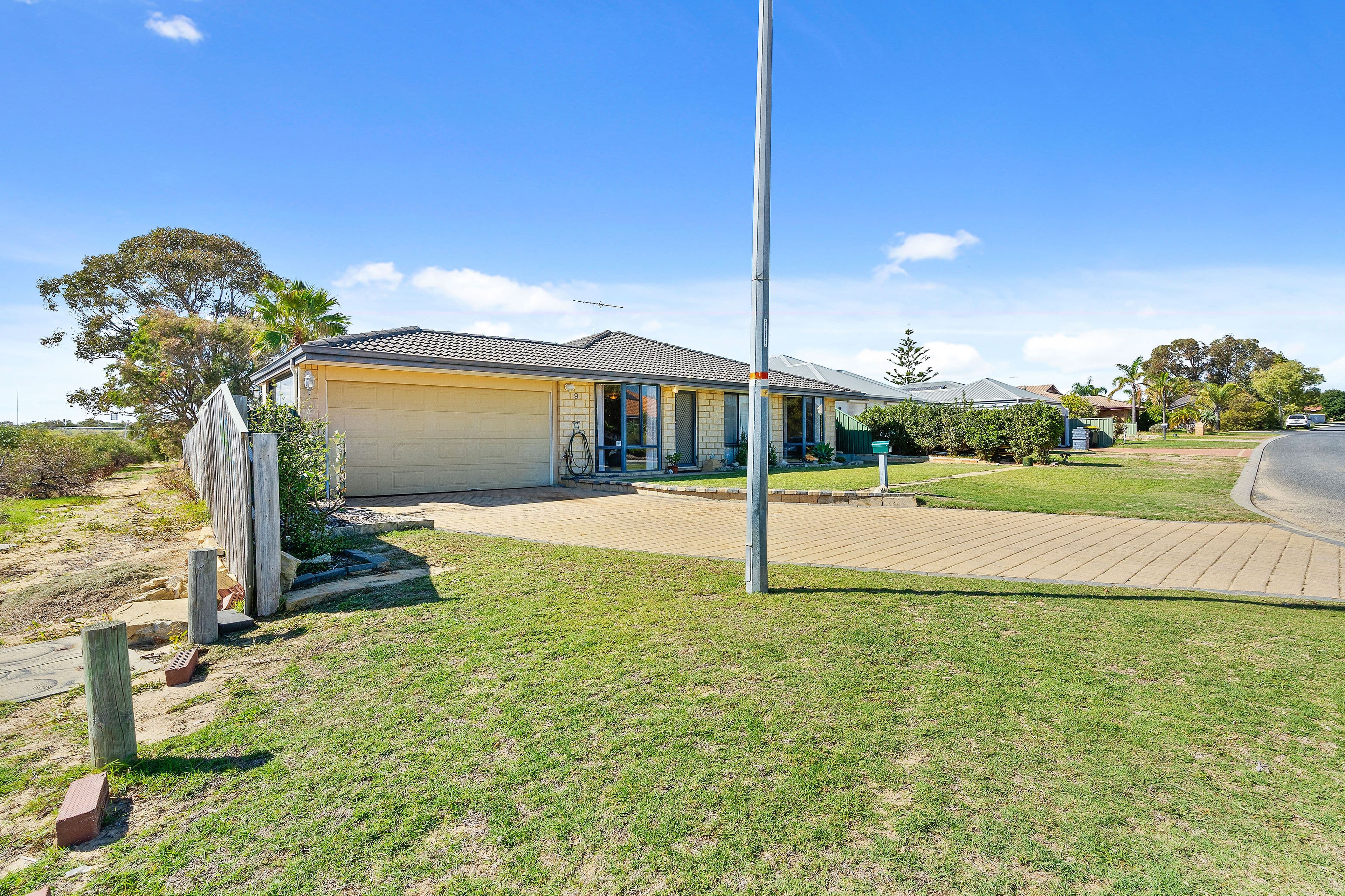 9 Holwell Gdns, Clarkson WA 6030, Clarkson - Thumbnail 2