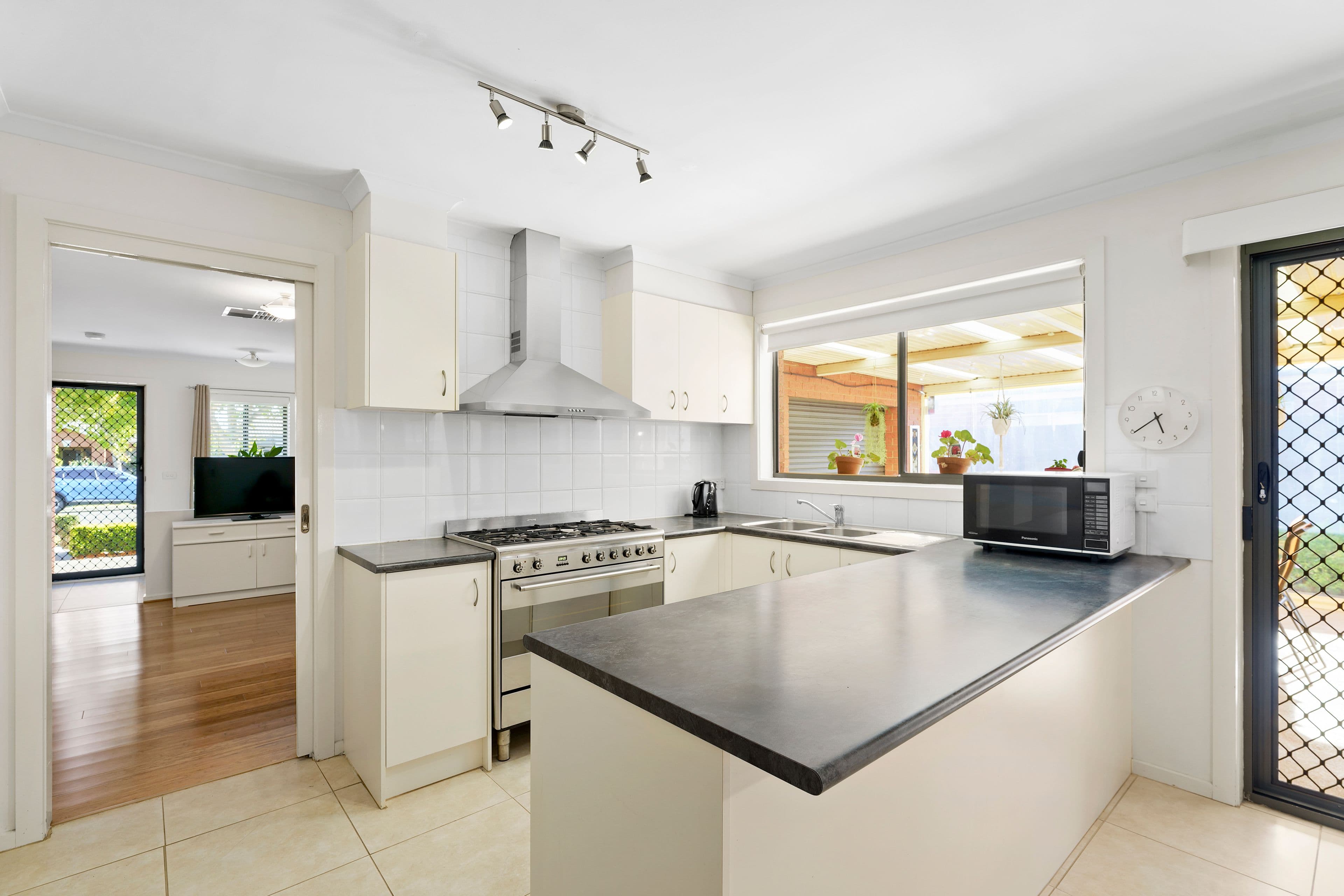 55 Cover Drive, Sunbury VIC 3429, Sunbury - Thumbnail 3