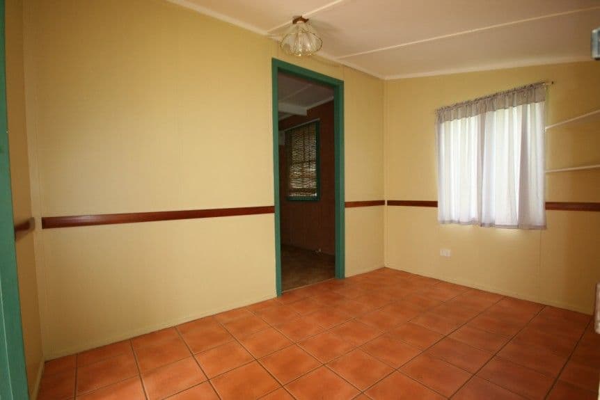 25 West Street, SARINA QLD 4737, Sarina - Thumbnail 3