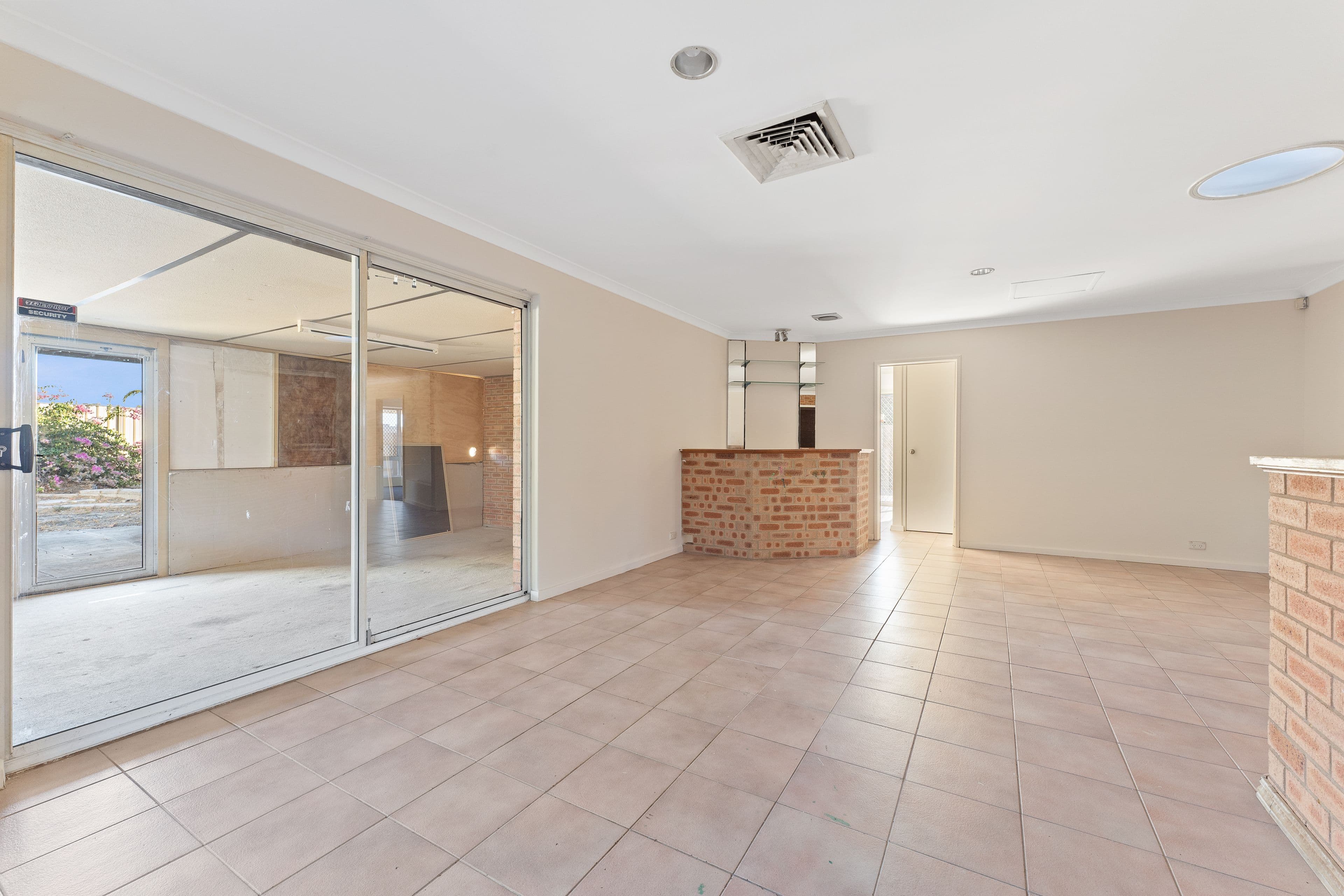 61 Bondi Crescent, Warnbro WA 6169, Warnbro - Thumbnail 4