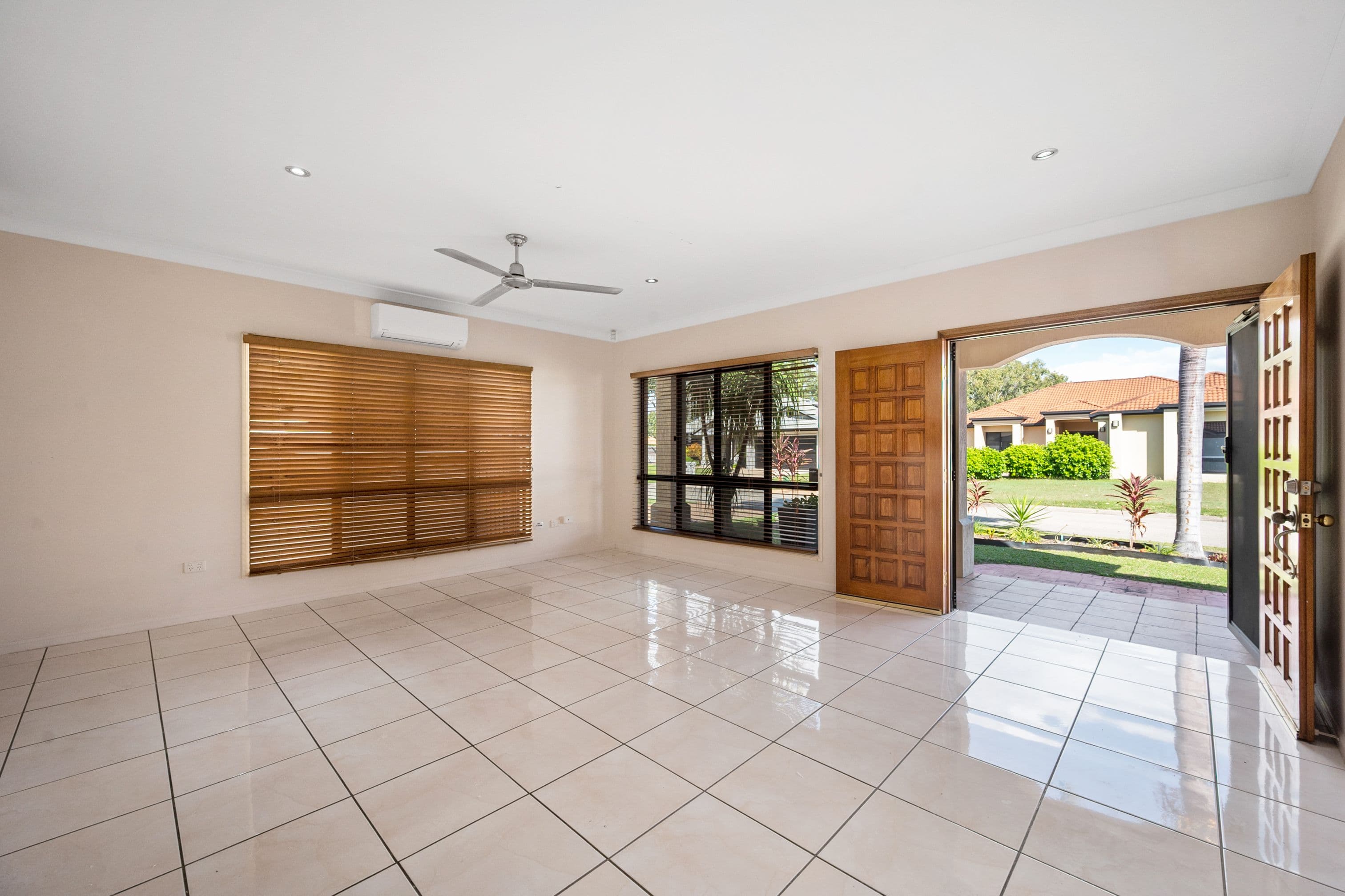 6 Lakeview Court, Kirwan QLD 4817, Kirwan - Thumbnail 2