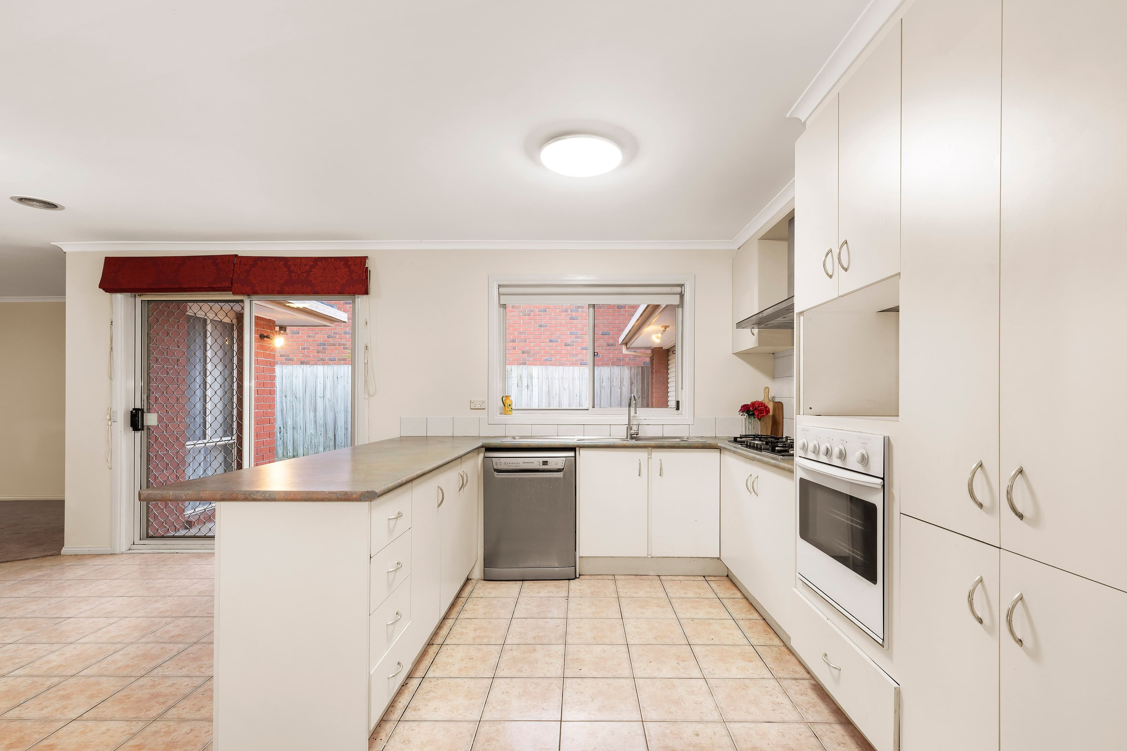 10 Marianna Place, Wantirna South VIC 3152, Wantirna South - Thumbnail 4