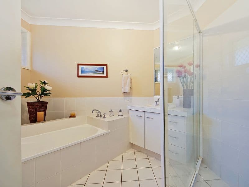 90 Treeview Drive, BURLEIGH WATERS QLD 4220, Burleigh Waters - Thumbnail 8