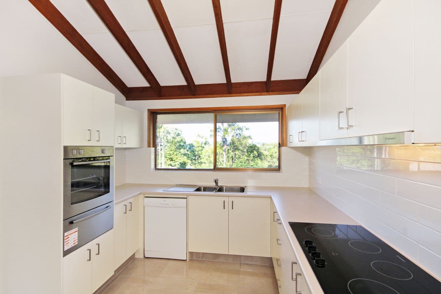 12 Duke Court, TALLAI QLD 4213, Tallai - Thumbnail 5