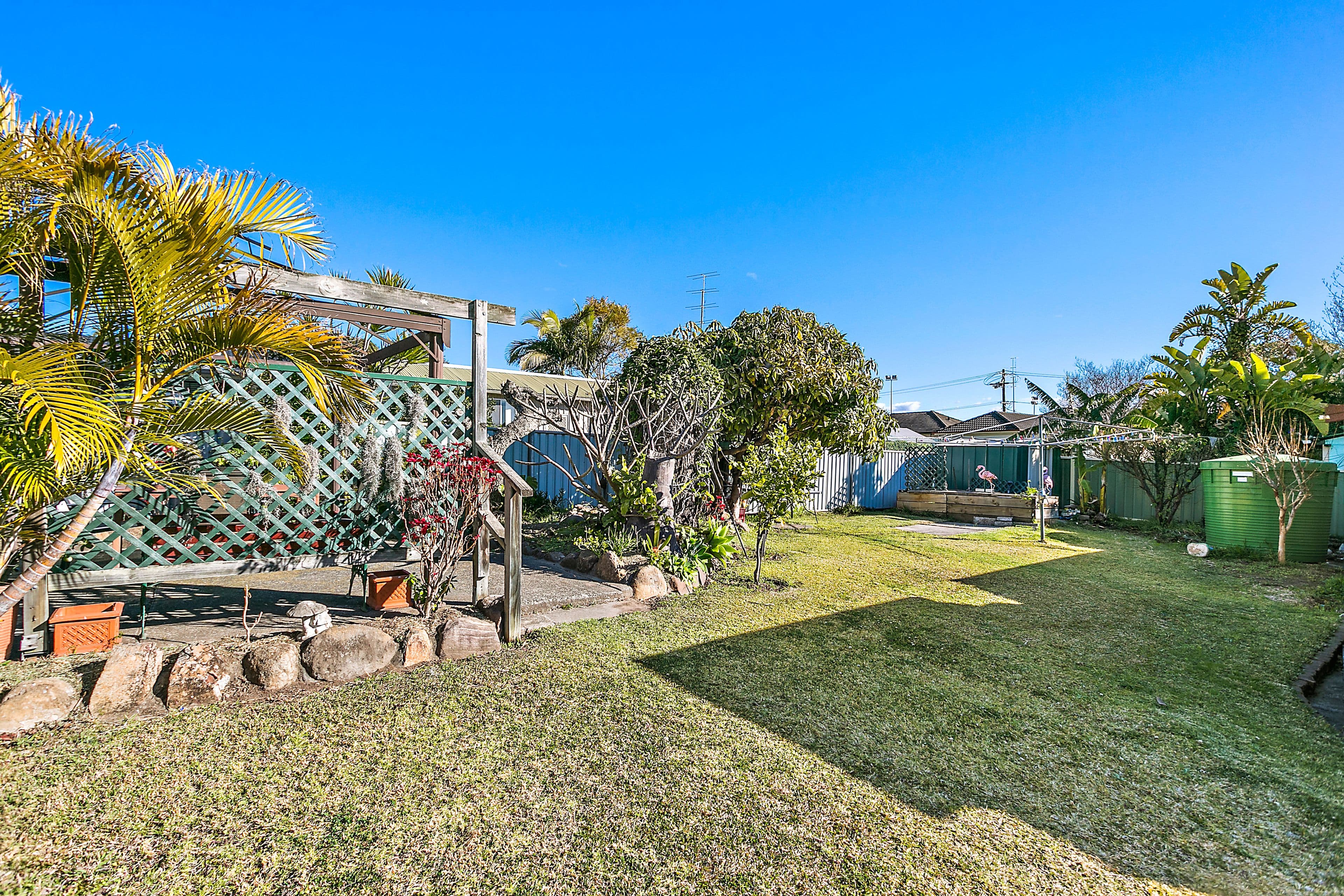 17 Gordon Avenue, Oak Flats - Image 1