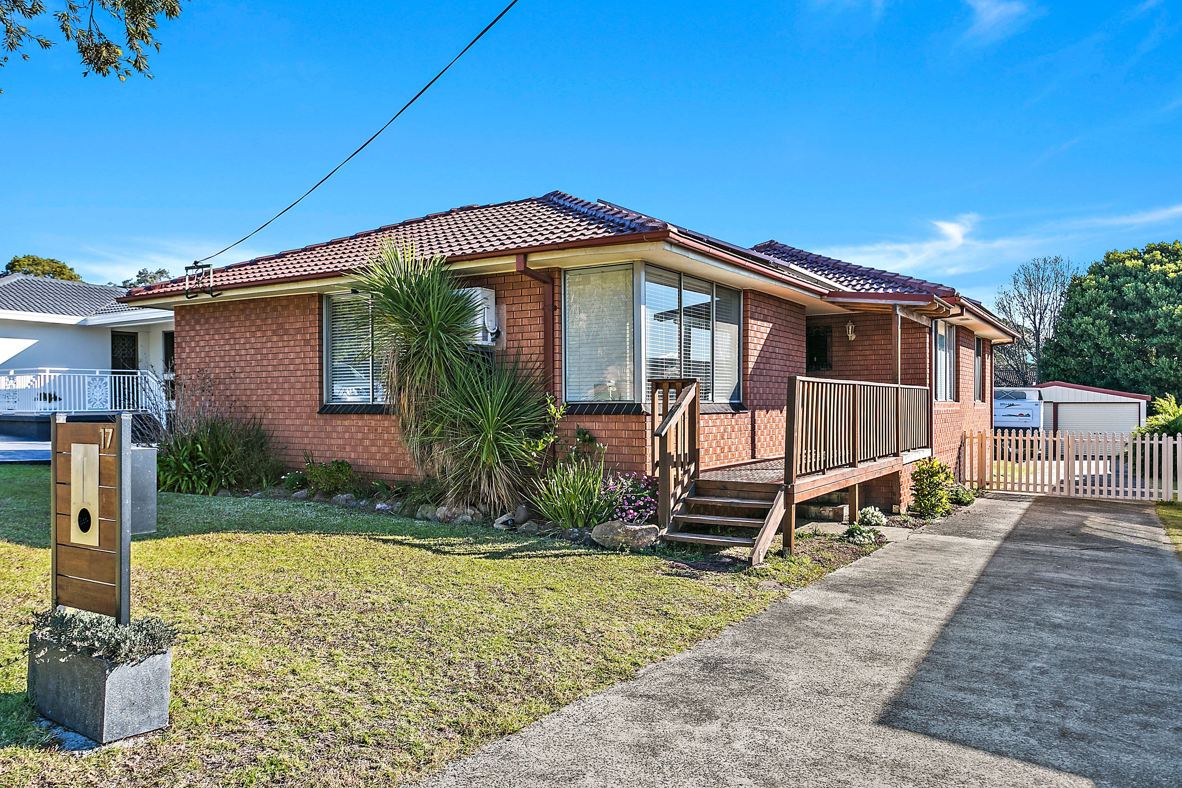 17 Gordon Avenue, Oak Flats - Thumbnail 2