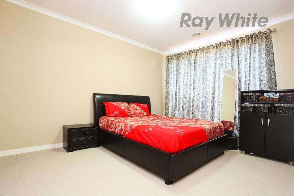 4 Atkinson Close, POINT COOK VIC 3030, Point Cook - Thumbnail 2