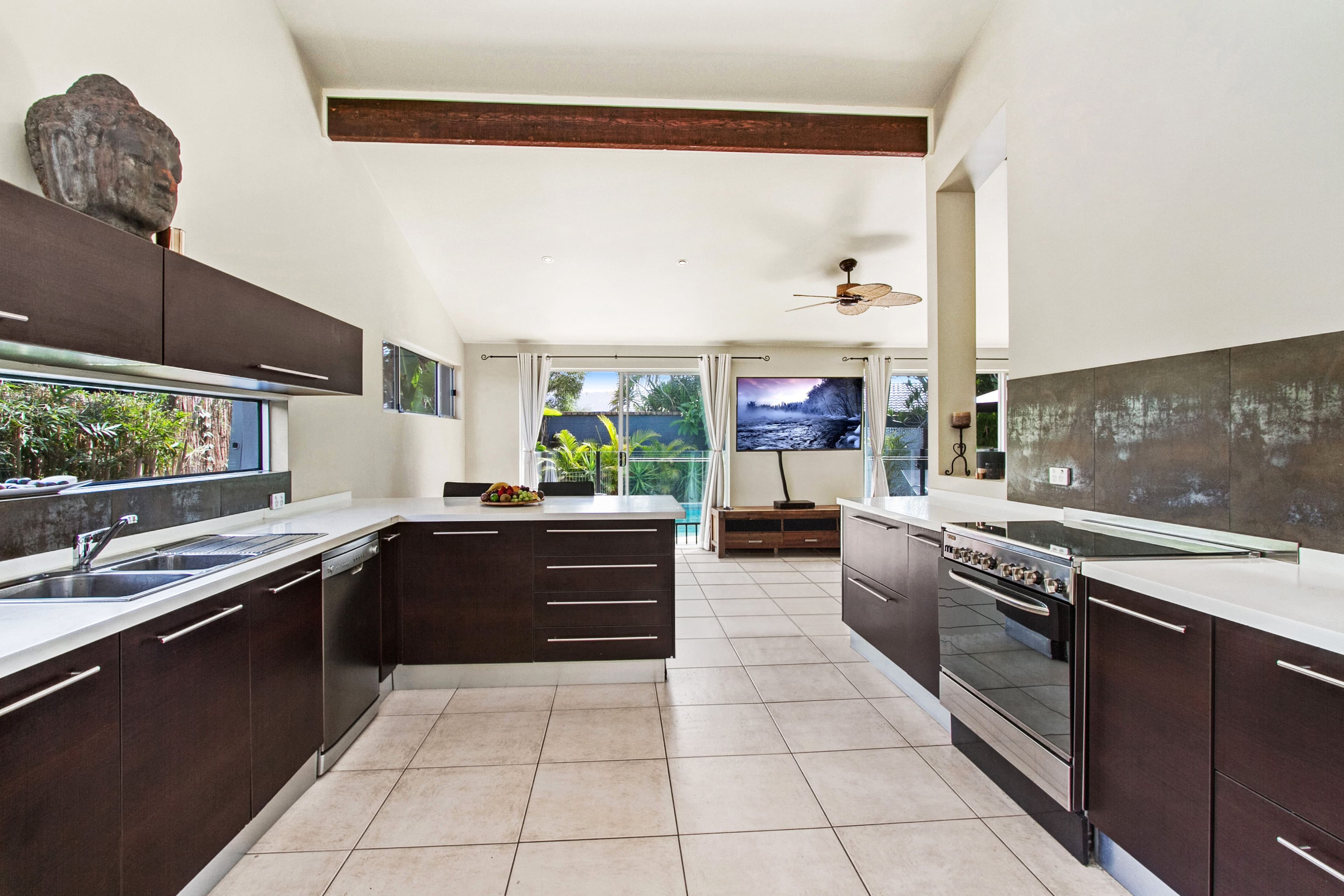 36 Allambi Avenue, Broadbeach Waters QLD 4218, Broadbeach Waters - Thumbnail 3