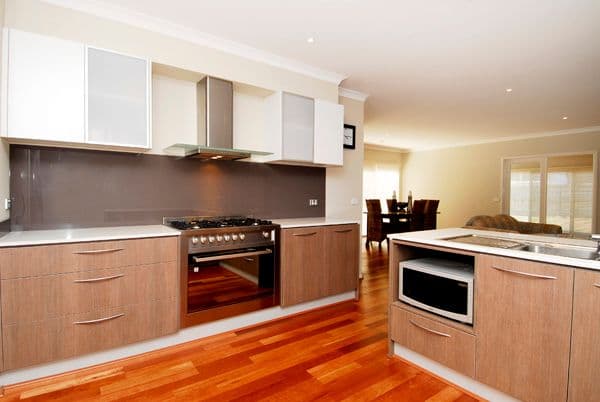 8 Montmorency Avenue, BERWICK VIC 3806, Berwick - Thumbnail 5