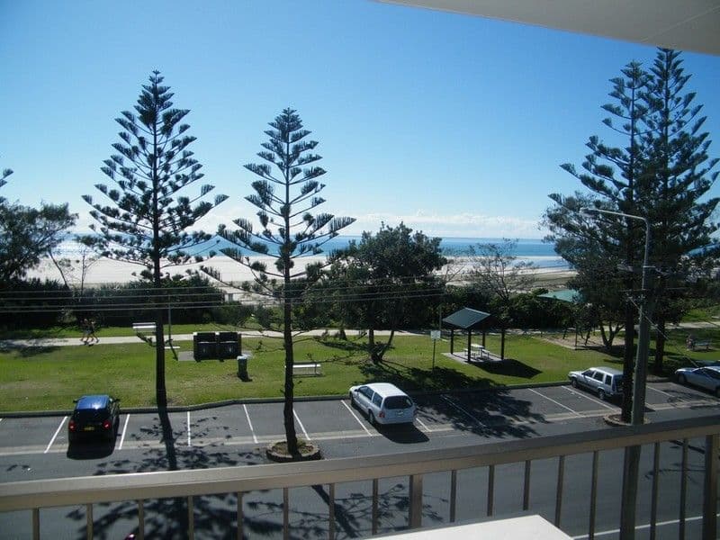 20 Pacific Parade, BILINGA QLD 4225, Bilinga - Thumbnail 8