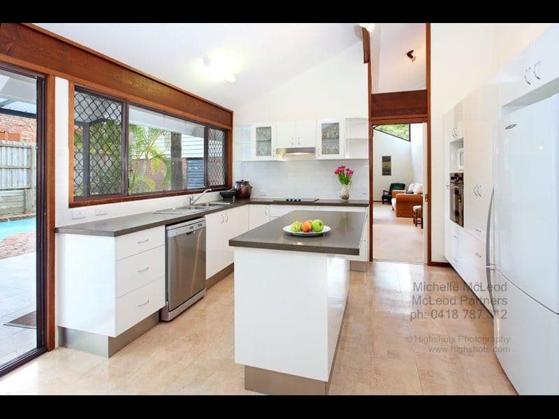 11 Valleybrook Street, KENMORE HILLS QLD 4069, Kenmore Hills - Thumbnail 6