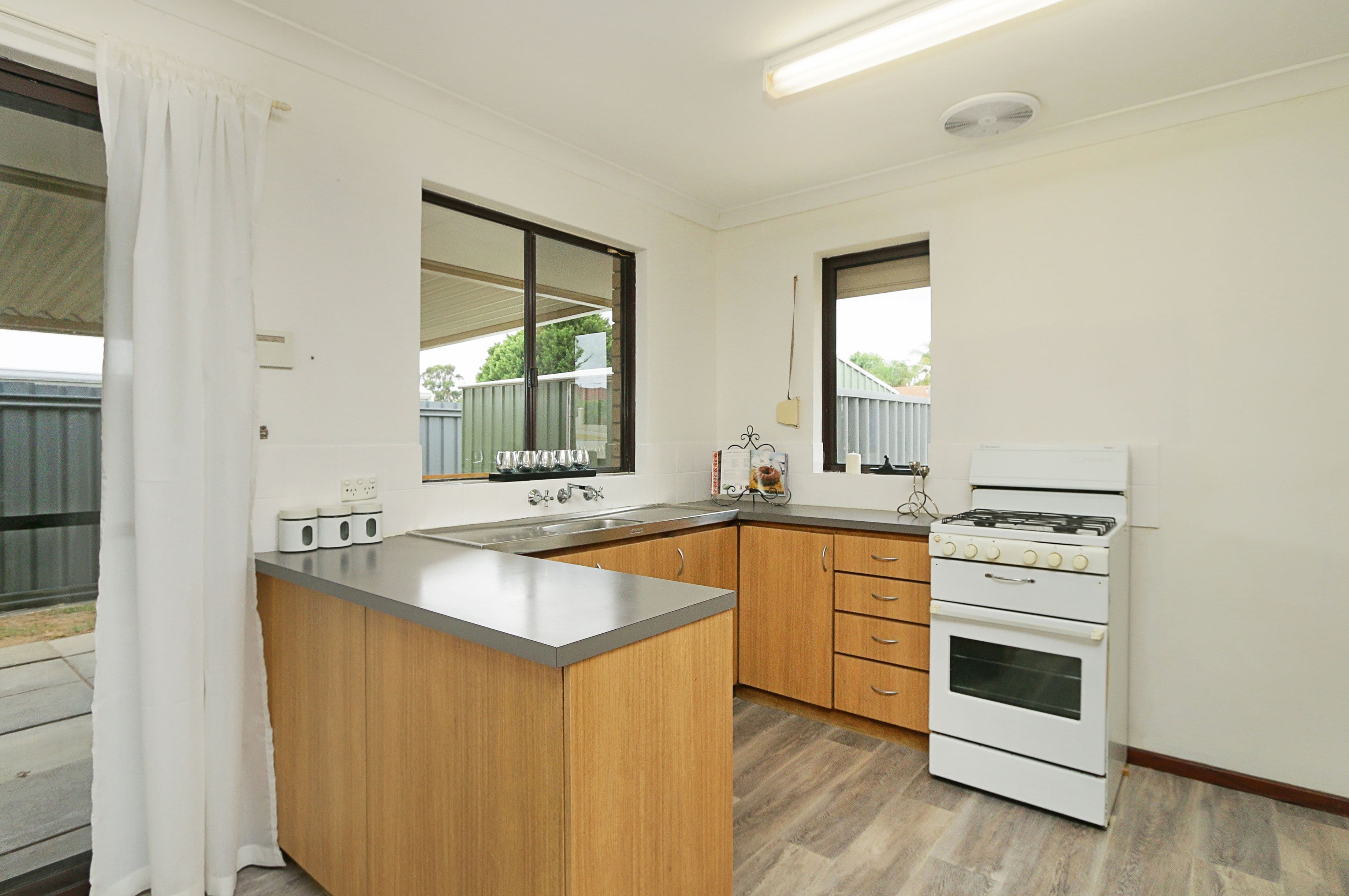 11 Quickly Crescent, Hamilton Hill WA 6163, Hamilton Hill - Thumbnail 7