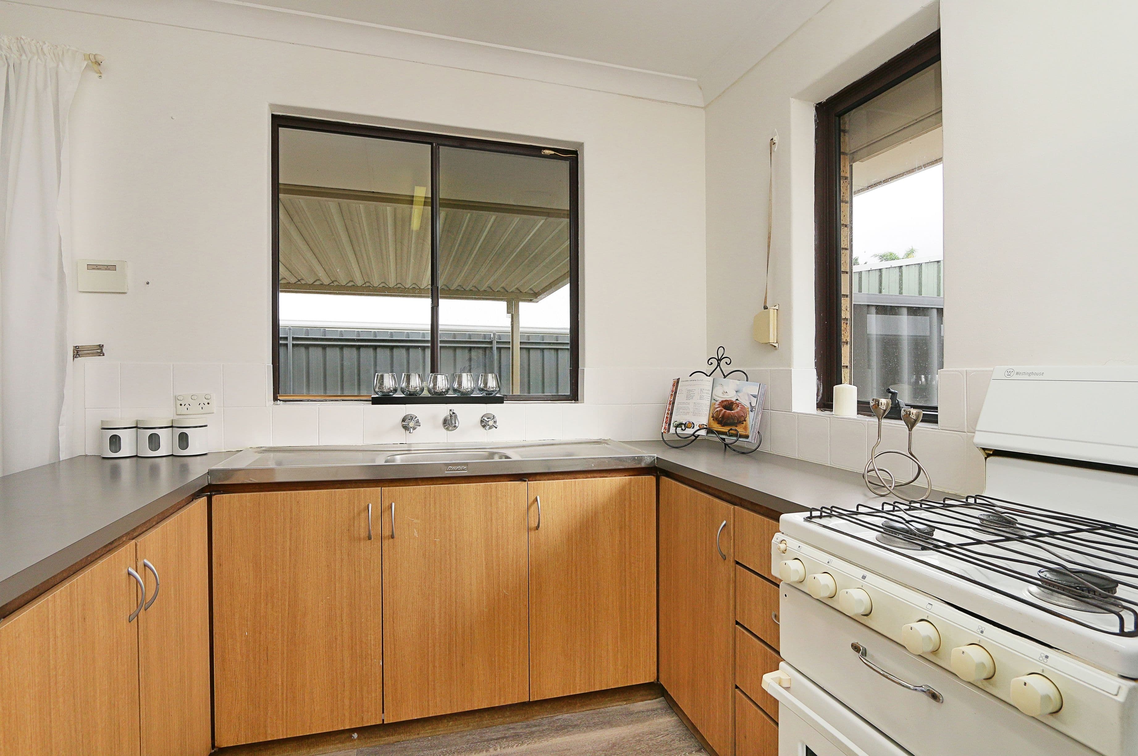 11 Quickly Crescent, Hamilton Hill WA 6163, Hamilton Hill - Thumbnail 8