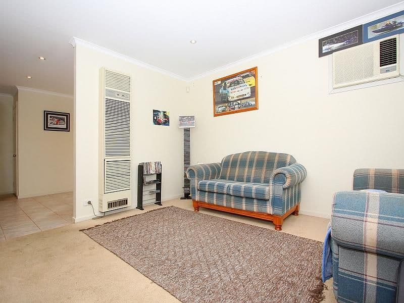 2 Bianchi Close, MILL PARK VIC 3082, Mill Park - Thumbnail 4
