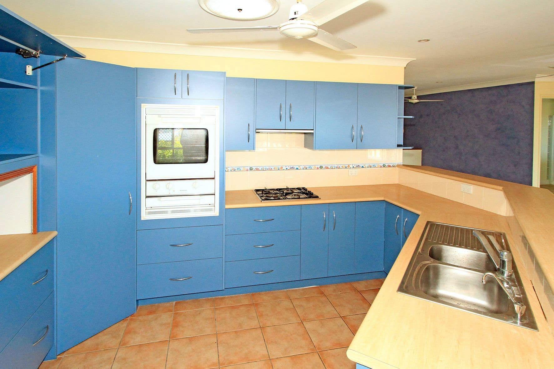 1 Regina Close, YEPPOON QLD 4703, Yeppoon - Thumbnail 3