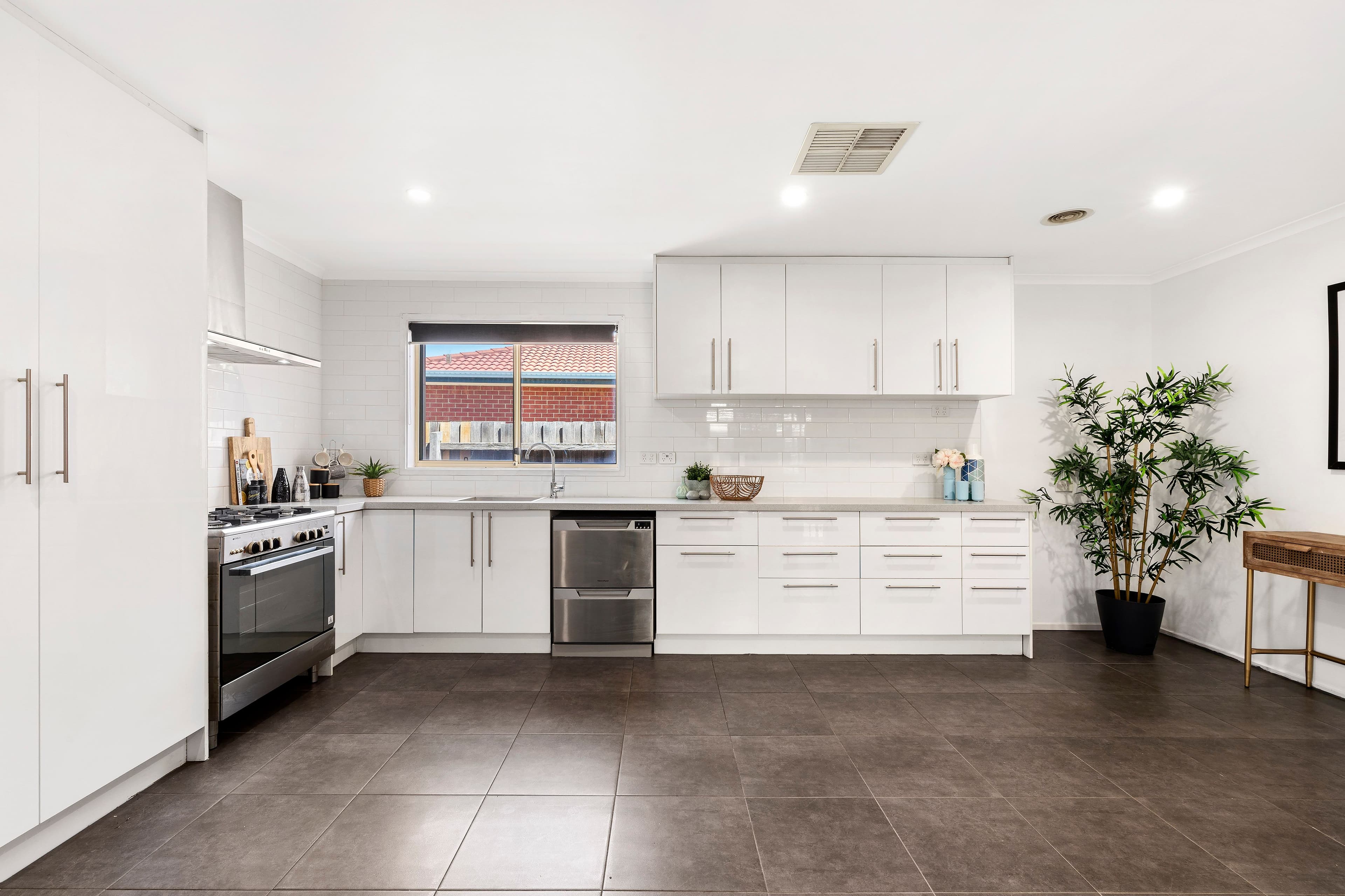 5 Sherwin Place, Roxburgh Park VIC 3064, Roxburgh Park - Thumbnail 2