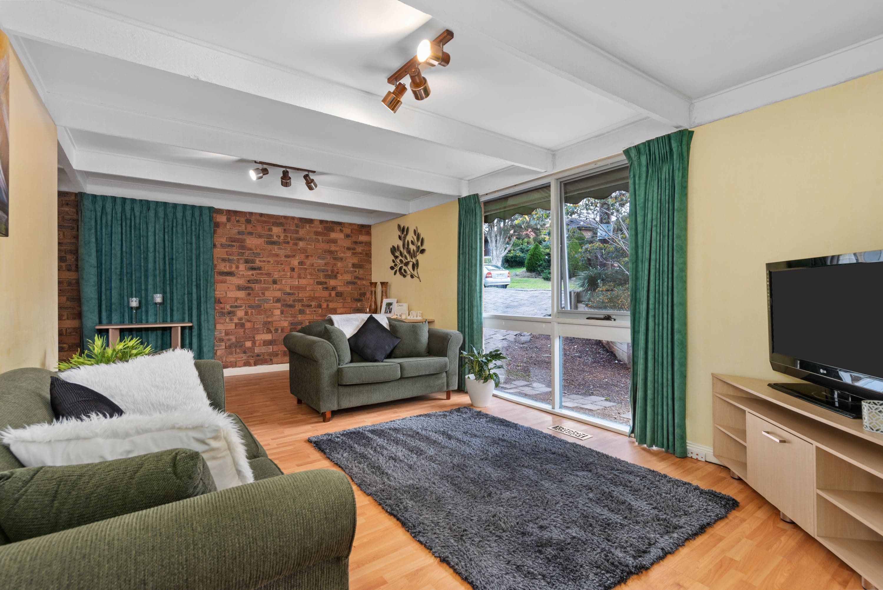 2 Arkarra Court, Mooroolbark VIC 3138, Mooroolbark - Thumbnail 2