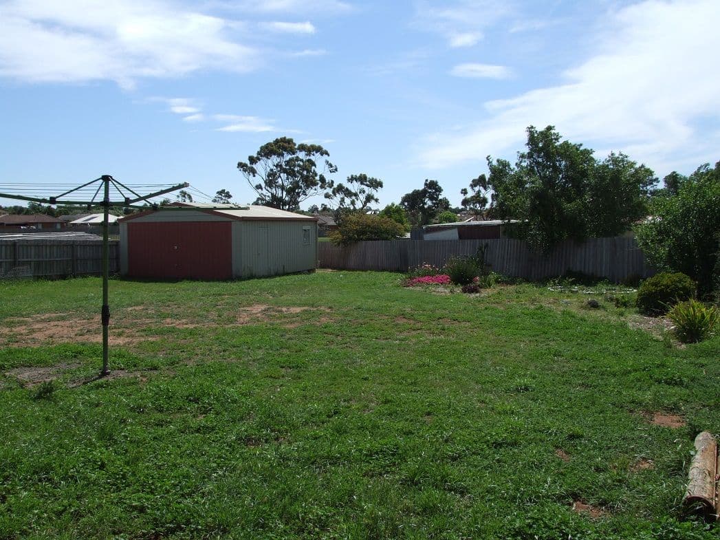 32 Trethowan  Avenue, MELTON WEST VIC 3337, Melton West - Thumbnail 8