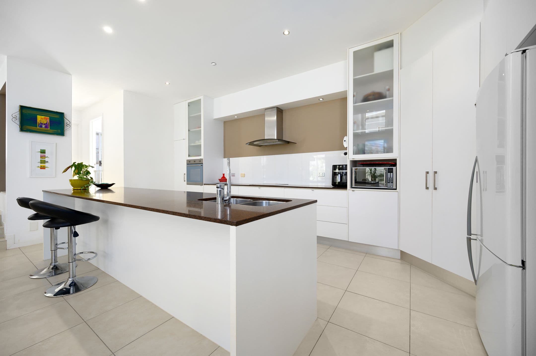 13 Enid Avenue, Southport QLD 4215, Southport - Thumbnail 3