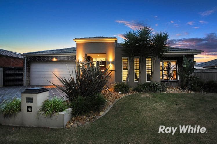11 Thenford Close, CRANBOURNE EAST VIC 3977, Cranbourne East - Image 1