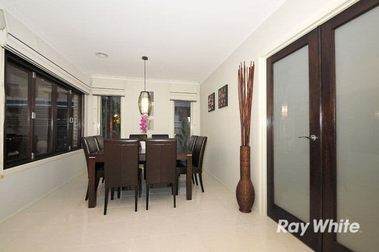 11 Thenford Close, CRANBOURNE EAST VIC 3977, Cranbourne East - Thumbnail 3