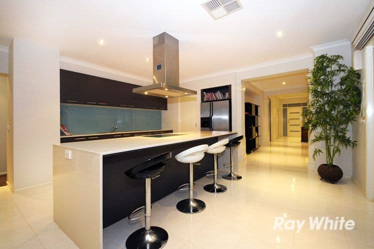 11 Thenford Close, CRANBOURNE EAST VIC 3977, Cranbourne East - Thumbnail 4
